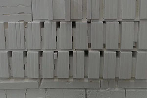 REFRACTORY KILN FURNITURE AND SHAPED REFRACTORY
